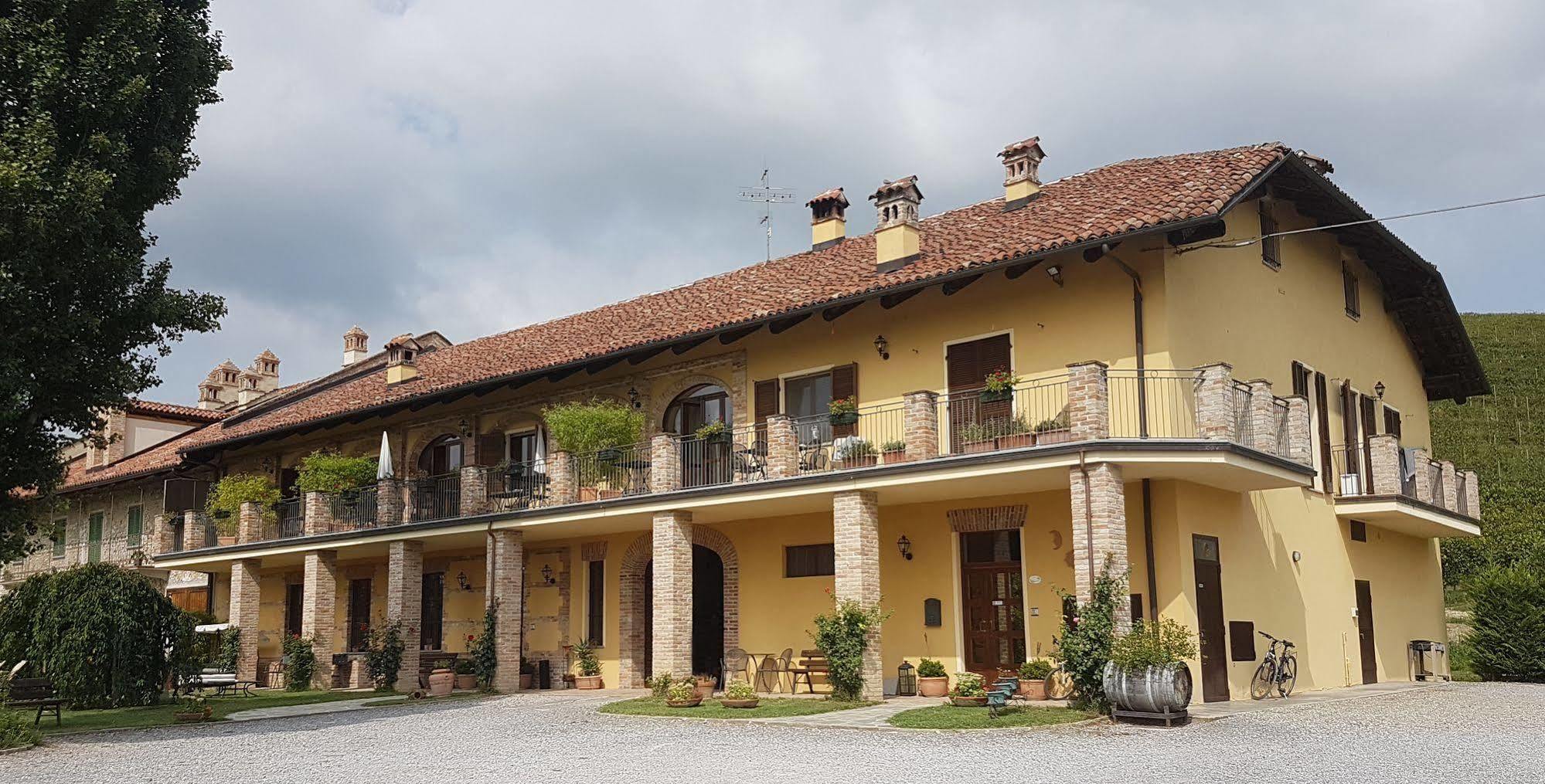 Cascina Rocca - Guest House カスティリオーネ・ファッレット エクステリア 写真