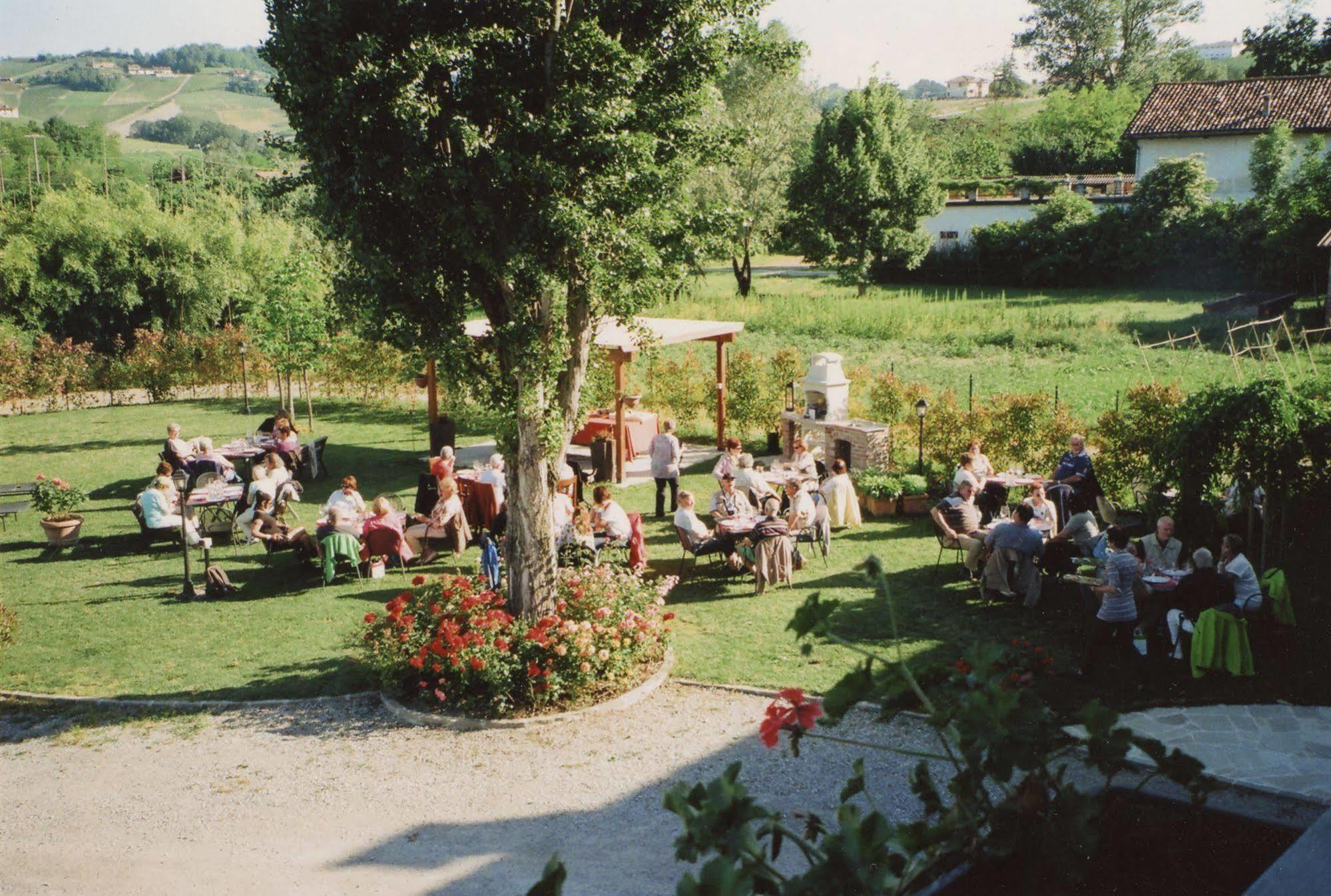Cascina Rocca - Guest House カスティリオーネ・ファッレット エクステリア 写真